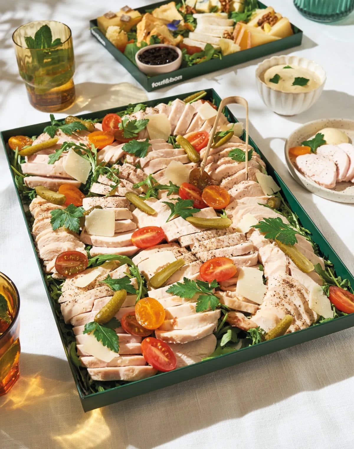 Planche de poulet rôti tranché